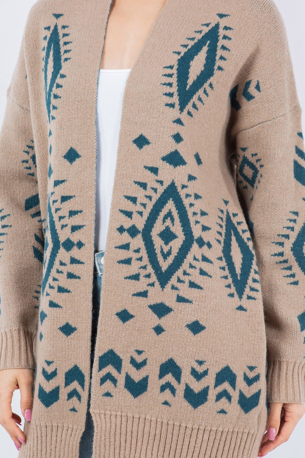 Joshua Cardigan - A versatile and stylish knit, blending comfort and sophistication for any occasion.