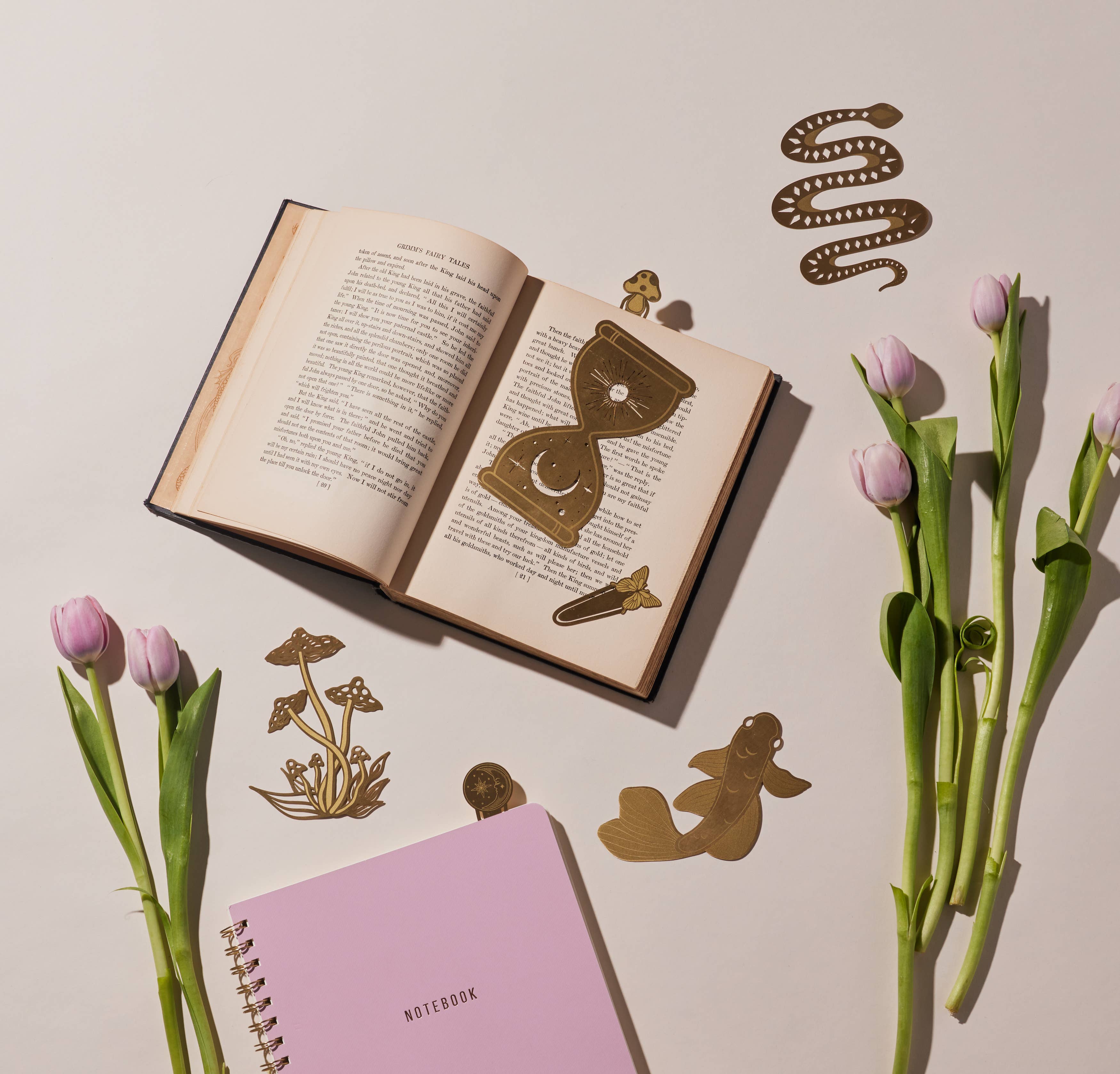 Metal Bookmark - Hourglass - Elegant bookmark featuring an intricate Hourglass design for a timeless reading experience.