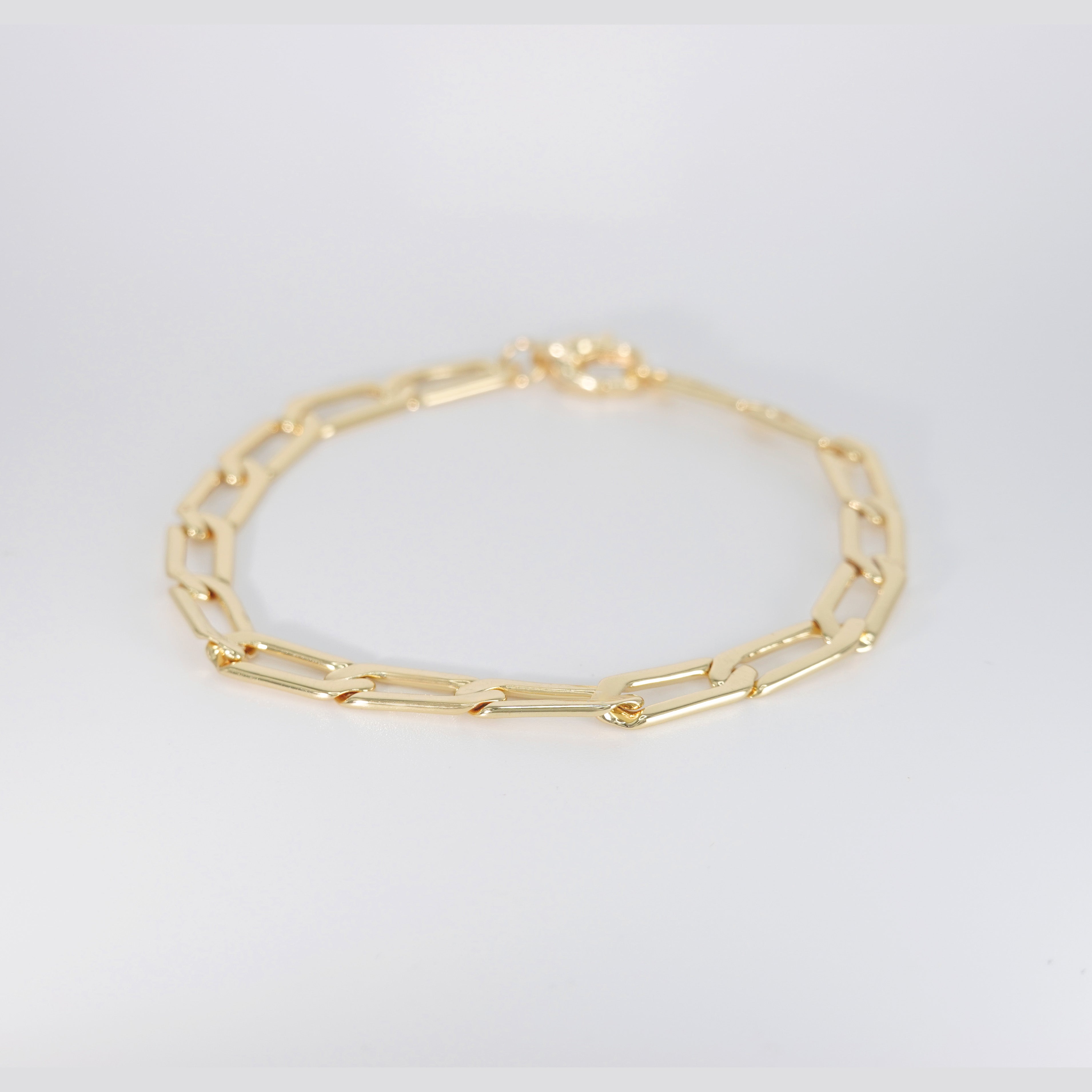 Orchid Bracelet: Stylish and sophisticated chain-style design, epitome of elegance and charm.