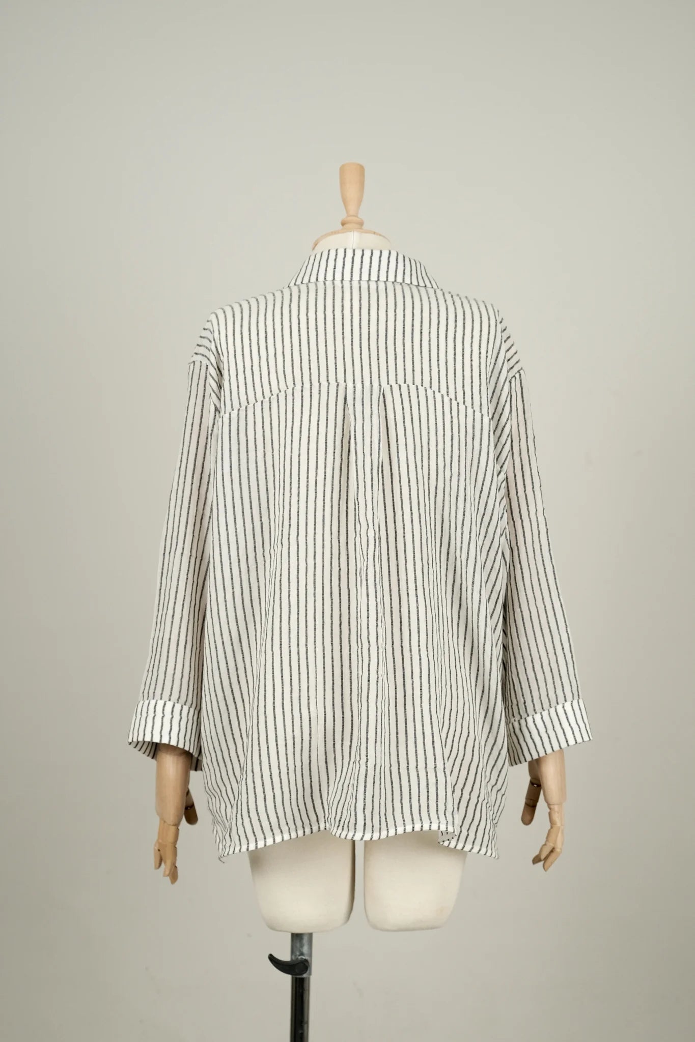 Echo Maxi Shirt - Effortlessly elegant women's shirt with flowing silhouette and maxi length.