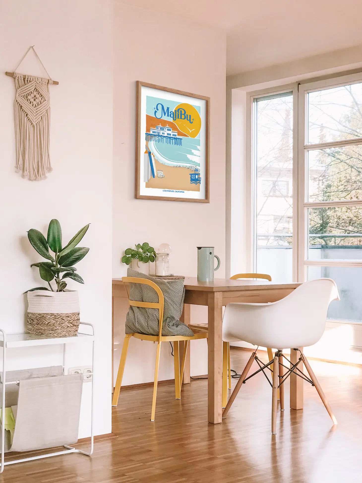 Elegant print illustrating Malibu's pristine beaches, waves, and coastal charm, celebrating its Californian essence.