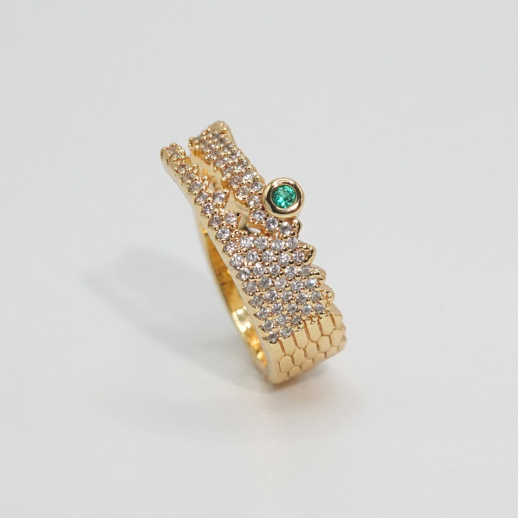 Brooks Ring: Crocodile head design with shiny stones and a captivating green eye stone, epitome of untamed sophistication.