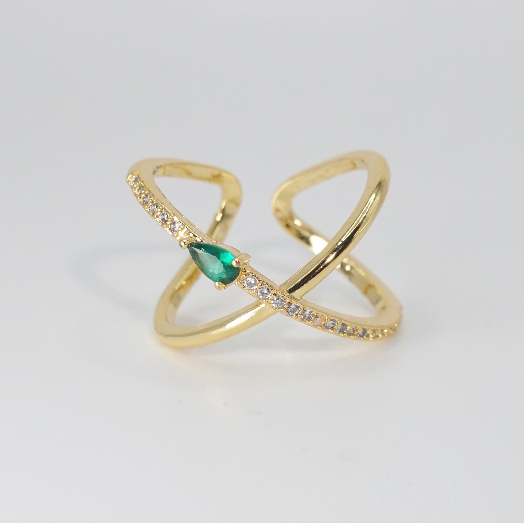 Agate Ring: Cross-shaped design with shiny stones and a prominent green centerpiece, epitome of sophistication.