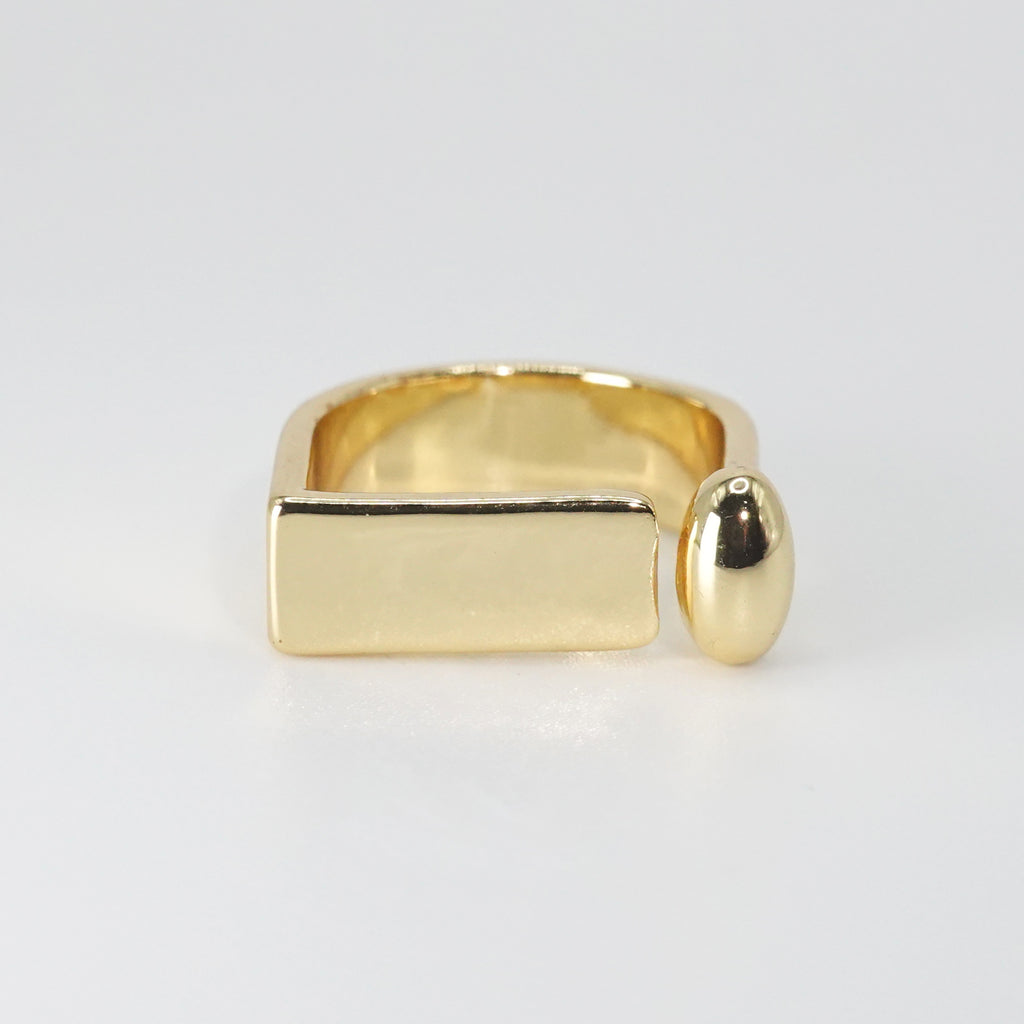 Aliso Ring: Stylish and simple design, epitome of understated elegance.