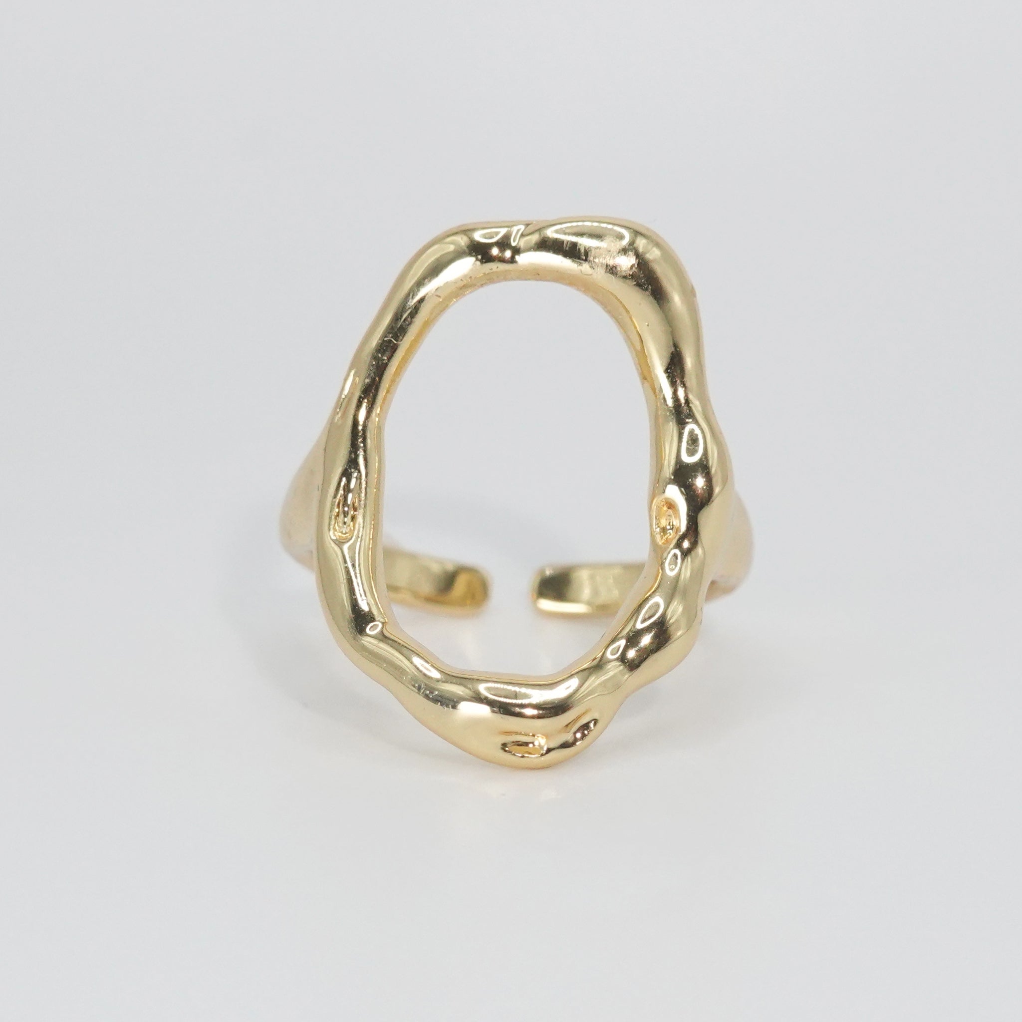 Carnation Ring: Bold shark mouth-shaped design, adding edgy flair to any ensemble.