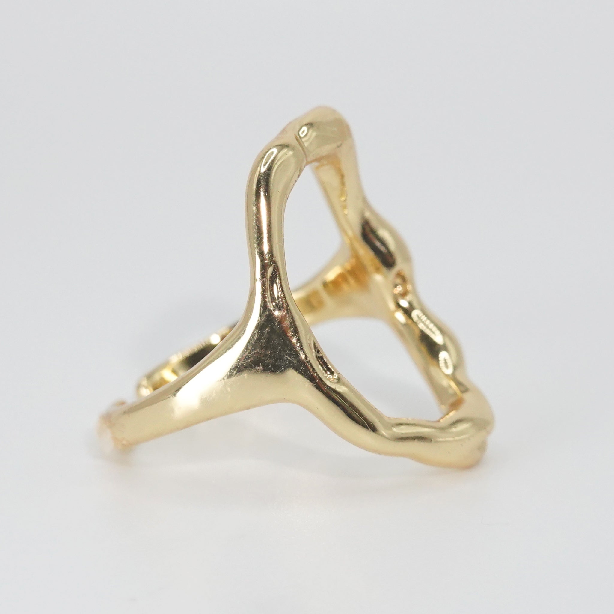 Carnation Ring: Bold shark mouth-shaped design, adding edgy flair to any ensemble.