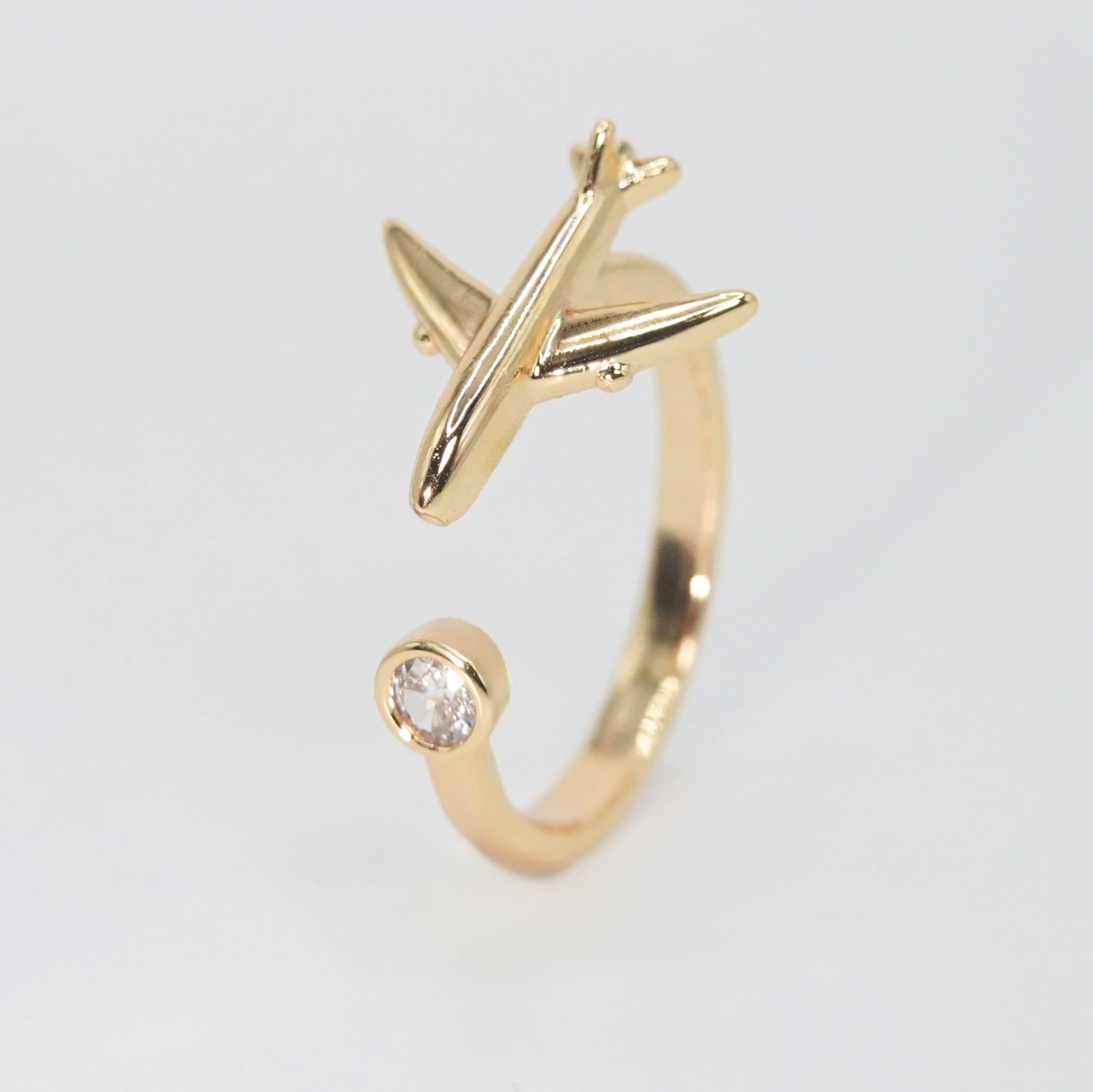 Eden Ring - Sleek aircraft-shaped accessory for a futuristic and elegant look.