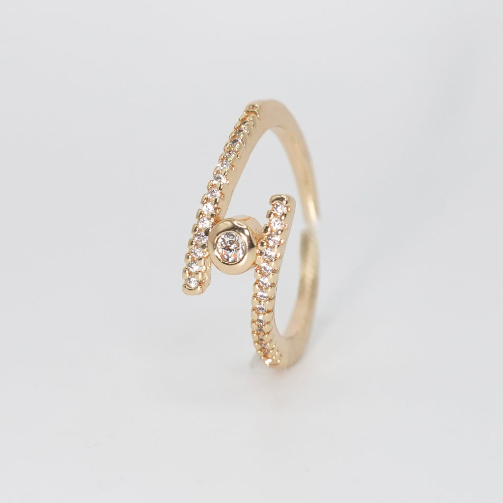 Kanan Ring - Circular stone with accent stones along the lines.