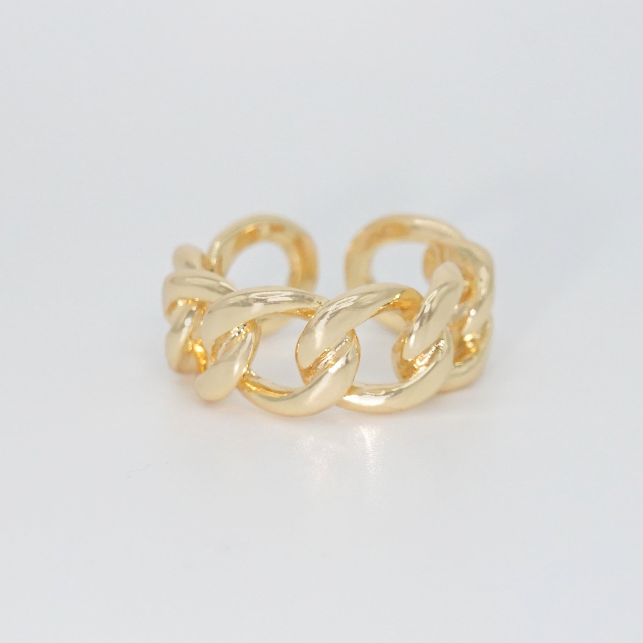 Chautauqua Ring: Sleek chain-shaped design, epitome of minimalist elegance.