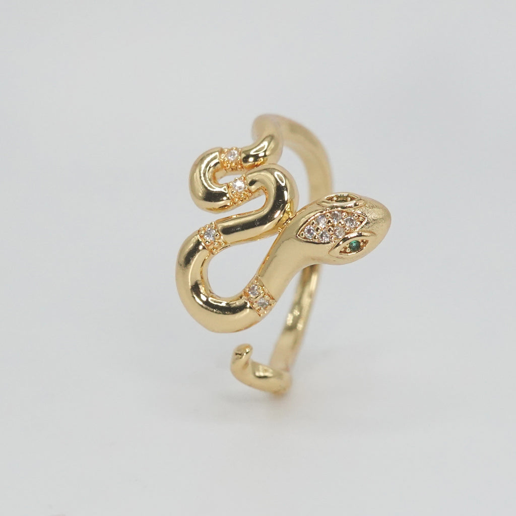 Valle Vista Ring: Serpentine design with captivating shiny stones, epitome of timeless allure.