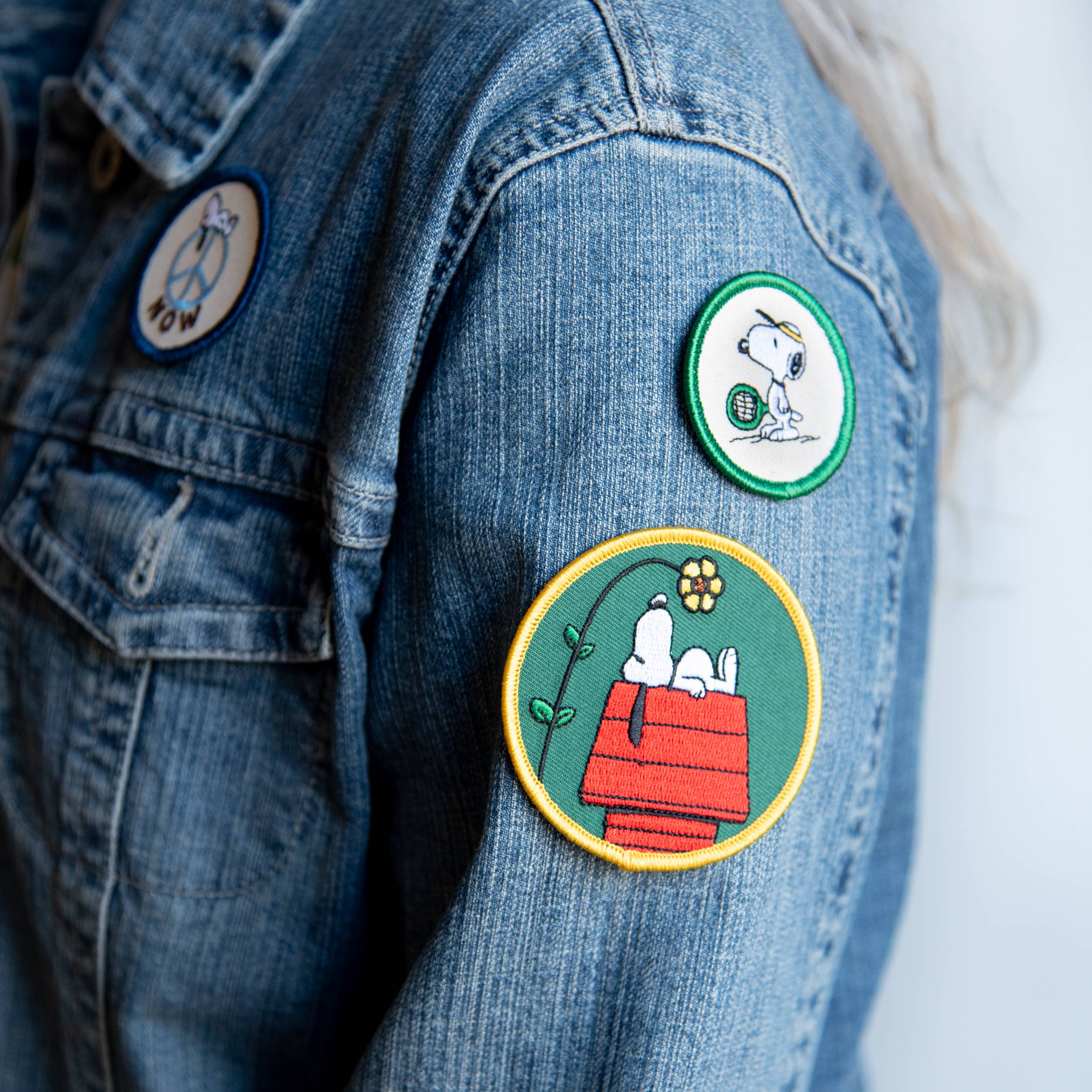 Peanuts® Snoopy Tennis Mini Patch featuring Snoopy holding a tennis racket.