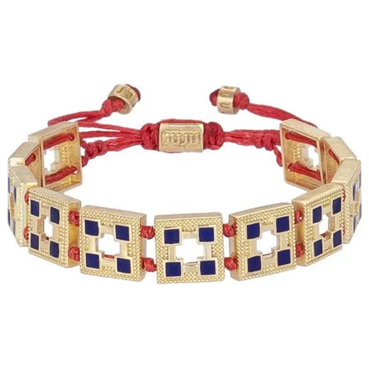 Nantes Bracelet: A harmonious blend of modern elegance and timeless charm for a sophisticated wrist adornment.