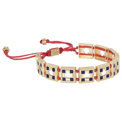 Nantes Bracelet: A harmonious blend of modern elegance and timeless charm for a sophisticated wrist adornment.