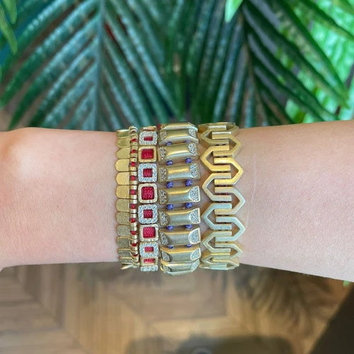 Embrace tranquility with the Thera Bracelet – a serene and stylish accessory.