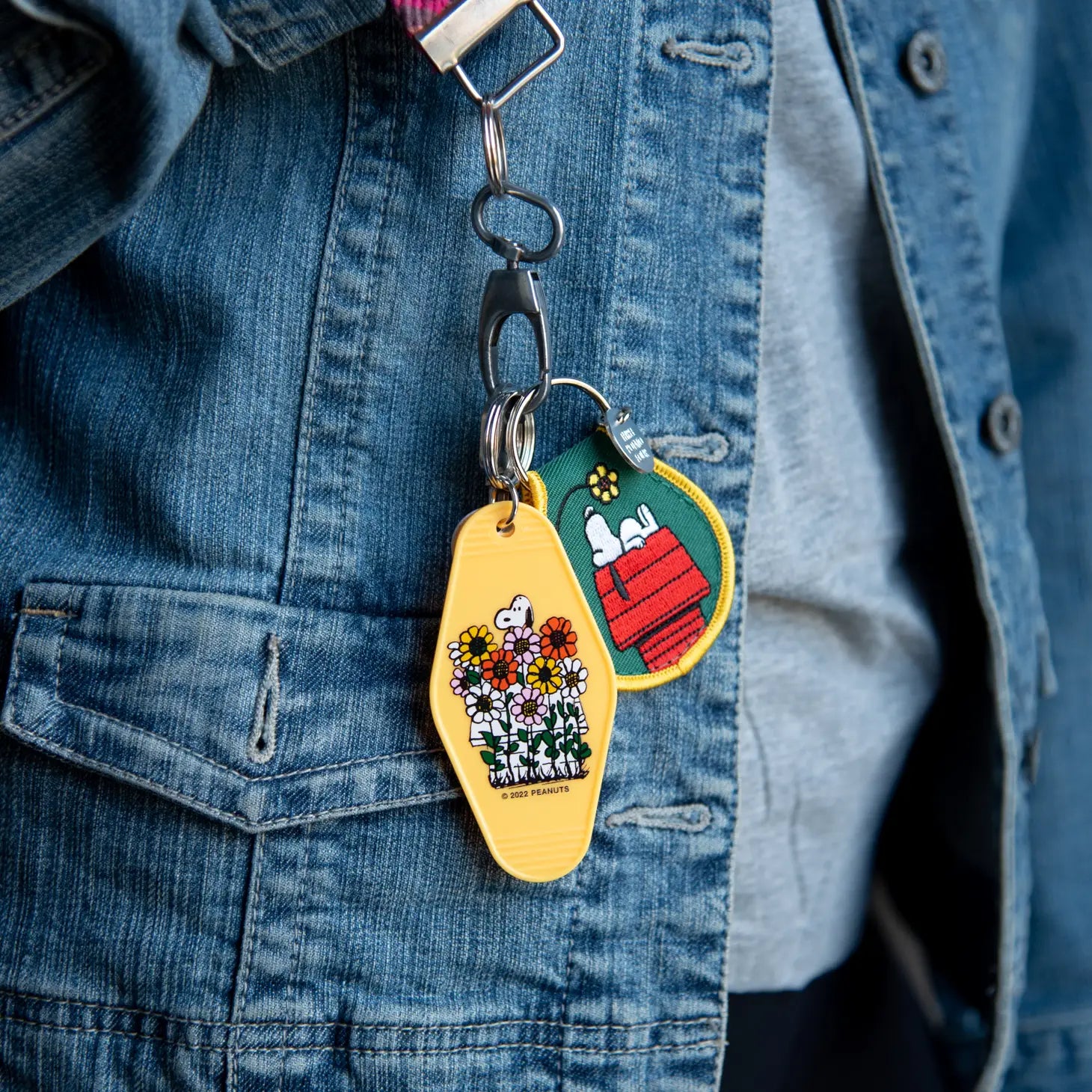 Peanuts Snoopy Doghouse Flower Patch Keychain - A whimsical keychain adorned with Snoopy's doghouse and blooming flowers for added charm.