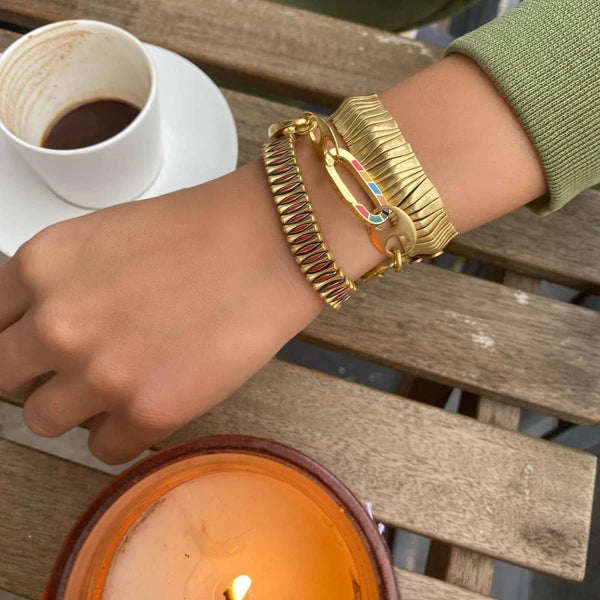 Leaf Bracelet - Delicate and organic, an elegant accessory inspired by nature's beauty.