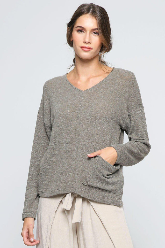 Sami Top - Casual elegance in a modern and relaxed-fit design.