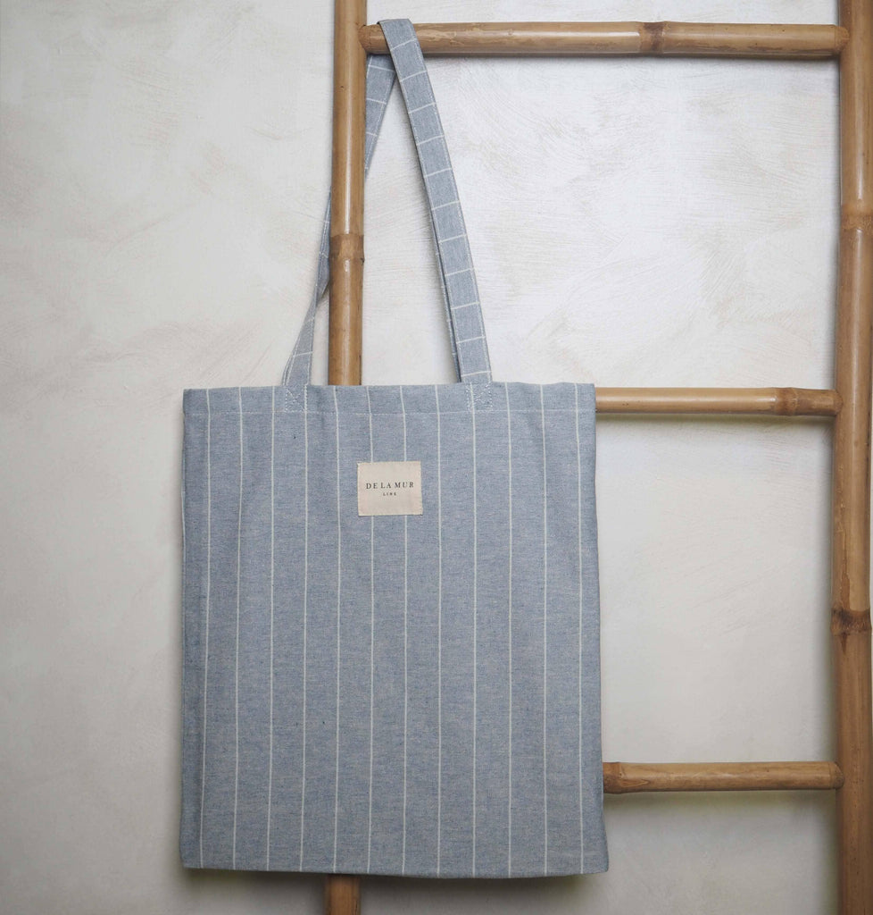Azu Bag Small fashioned from durable materials, showcasing a unique design with perfect size
