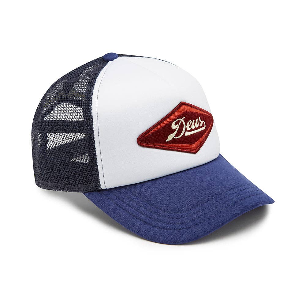 Diamond Trucker Hat - Navy: Stylish trucker hat with diamond emblem, epitome of urban sophistication.