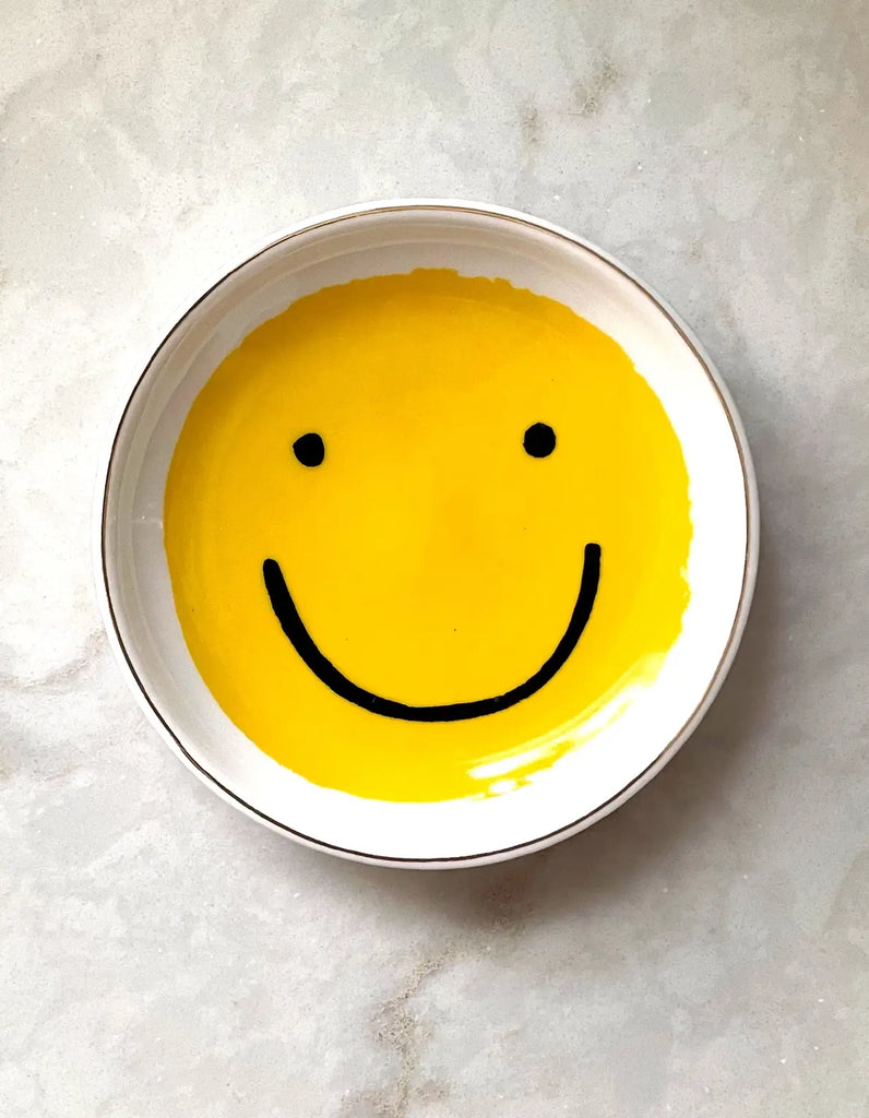 Smiley Trinket Dish: A cheerful trinket dish with smiley face design, epitome of positivity and happiness.