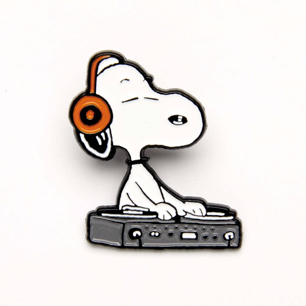 Snoopy DJ enamel pin with headphones and a turntable, ideal for music and Peanuts fans.