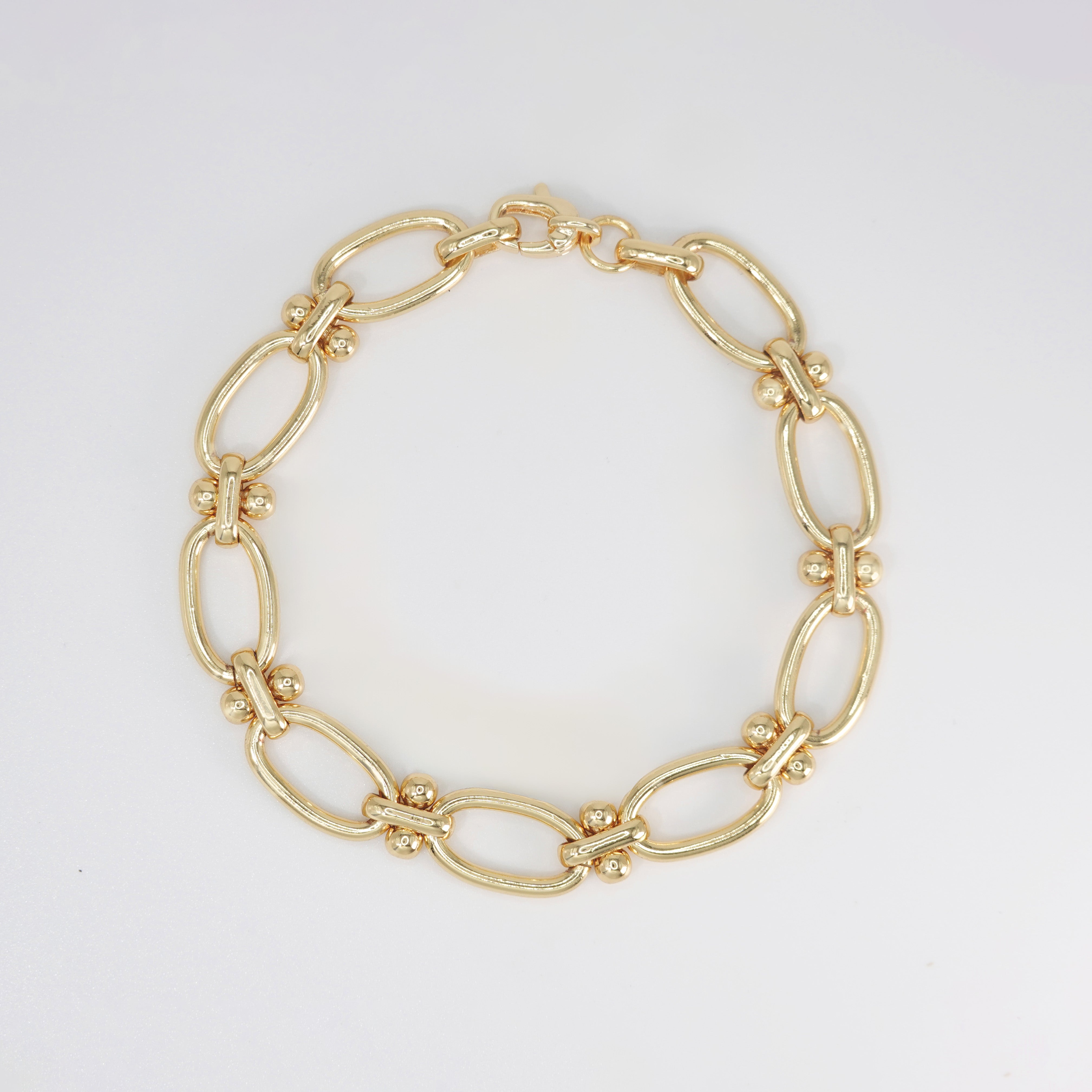 Magnolia Bracelet: Classic chain-style design, epitome of timeless elegance and versatility.