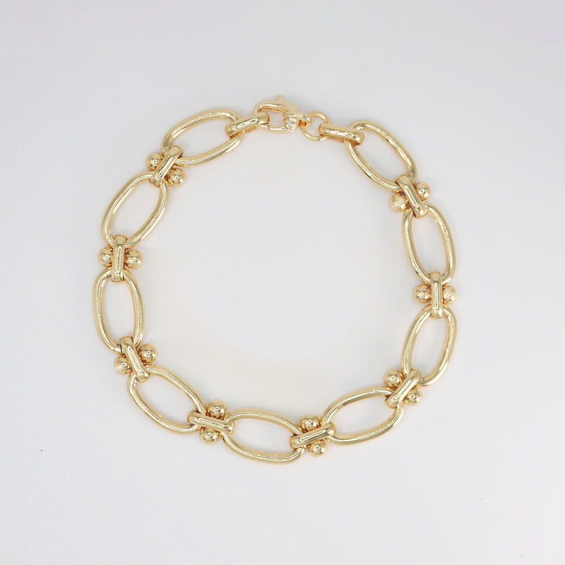 Magnolia Bracelet: Classic chain-style design, epitome of timeless elegance and versatility.