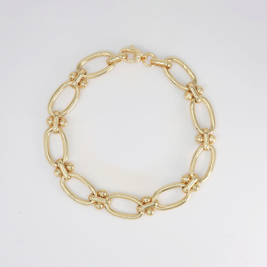 Magnolia Bracelet: Classic chain-style design, epitome of timeless elegance and versatility.