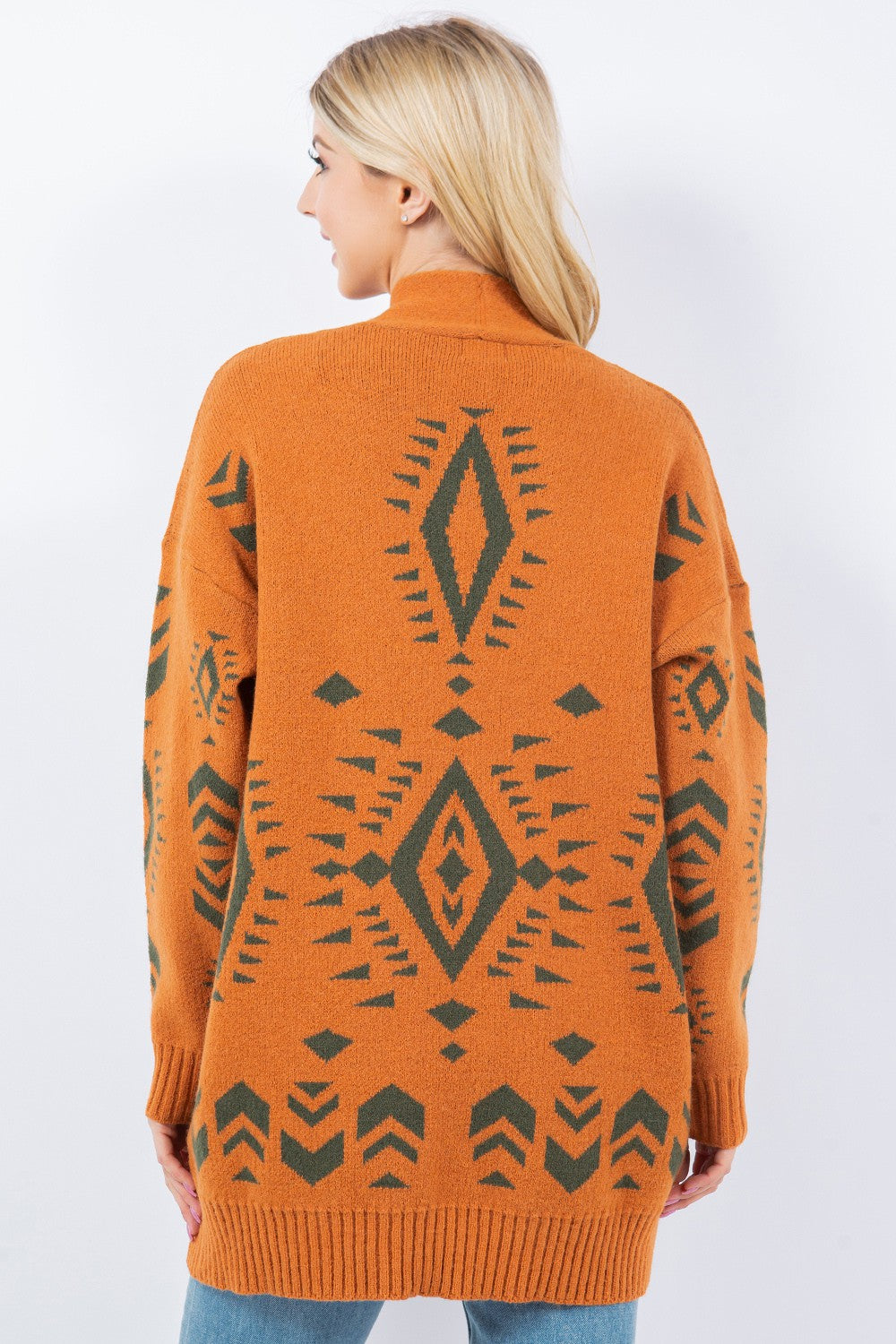 Joshua Cardigan - A versatile and stylish knit, blending comfort and sophistication for any occasion.