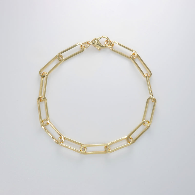 Jasmine Bracelet: Chic chain-style design, epitome of understated beauty and versatility.