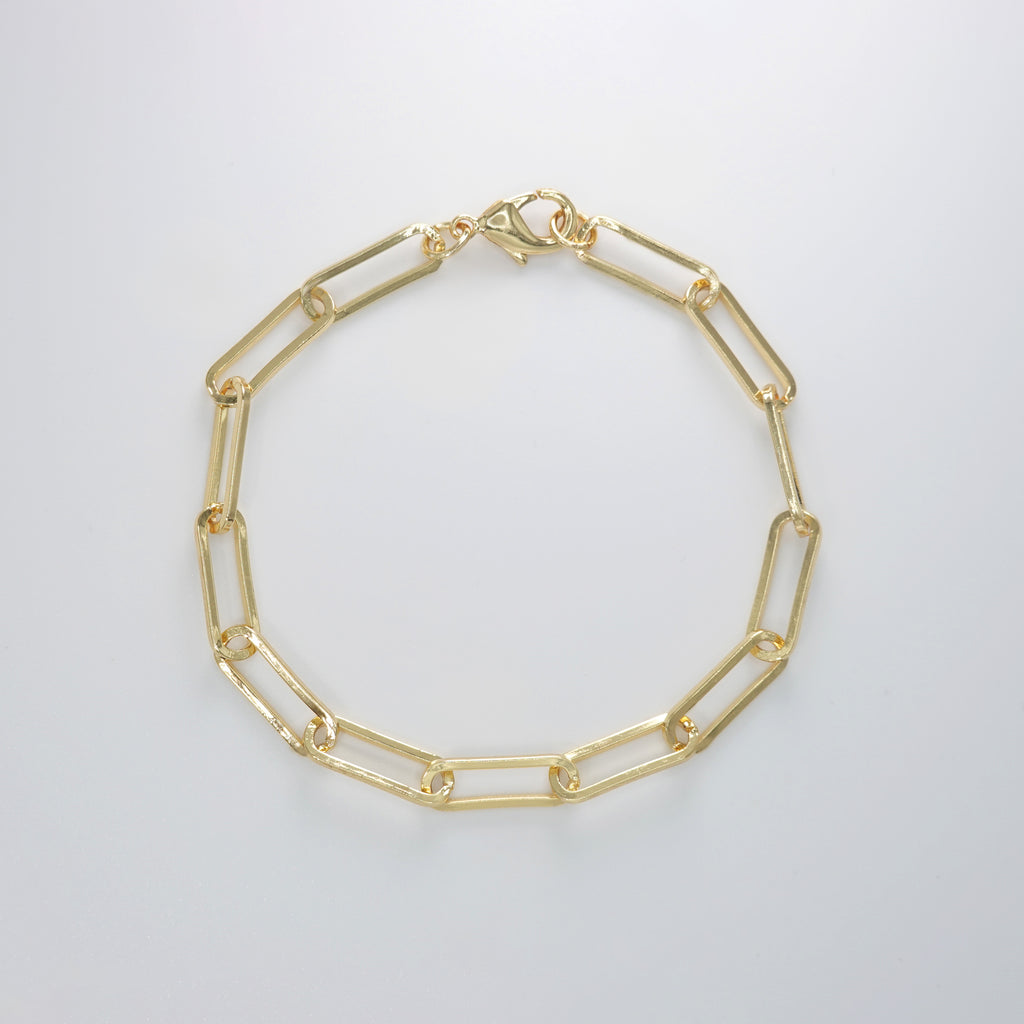 Jasmine Bracelet: Chic chain-style design, epitome of understated beauty and versatility.