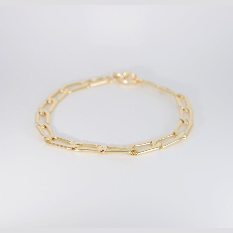 Orchid Bracelet: Stylish and sophisticated chain-style design, epitome of elegance and charm.