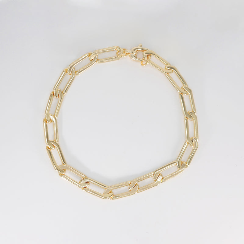 Orchid Bracelet: Stylish and sophisticated chain-style design, epitome of elegance and charm.