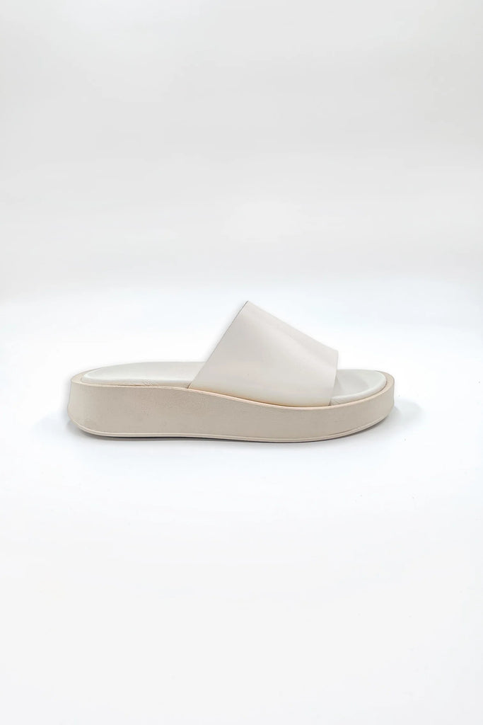 Regina Sandals displayed against a neutral background, highlighting the moulded footbed for comfort and their stylish design.