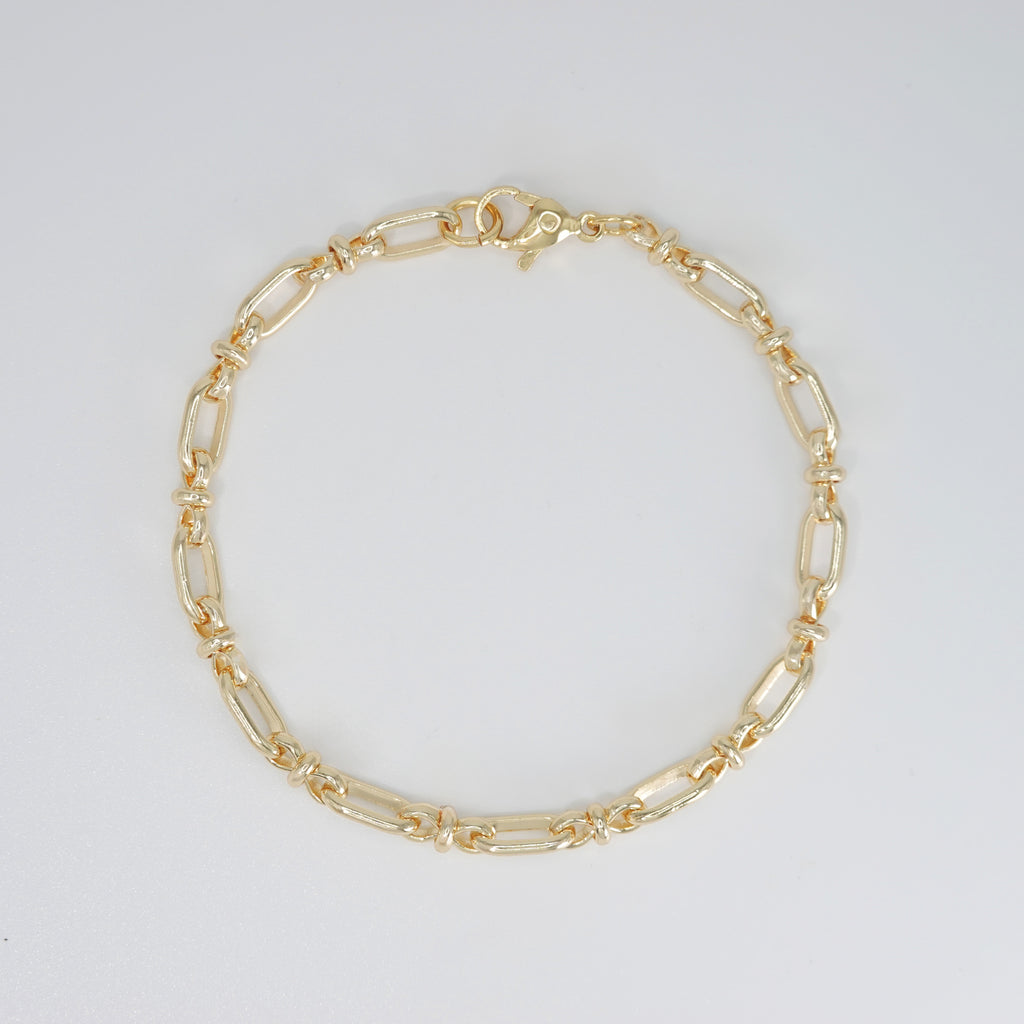 Dahlia Bracelet: Sleek and timeless chain-style design, epitome of effortless sophistication.