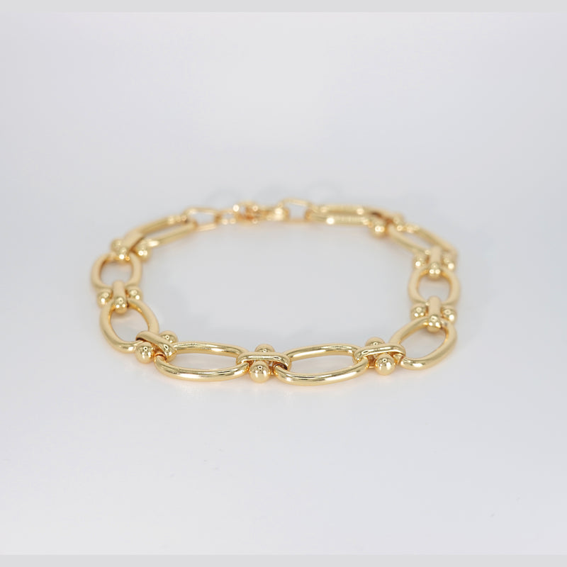 Magnolia Bracelet: Classic chain-style design, epitome of timeless elegance and versatility.