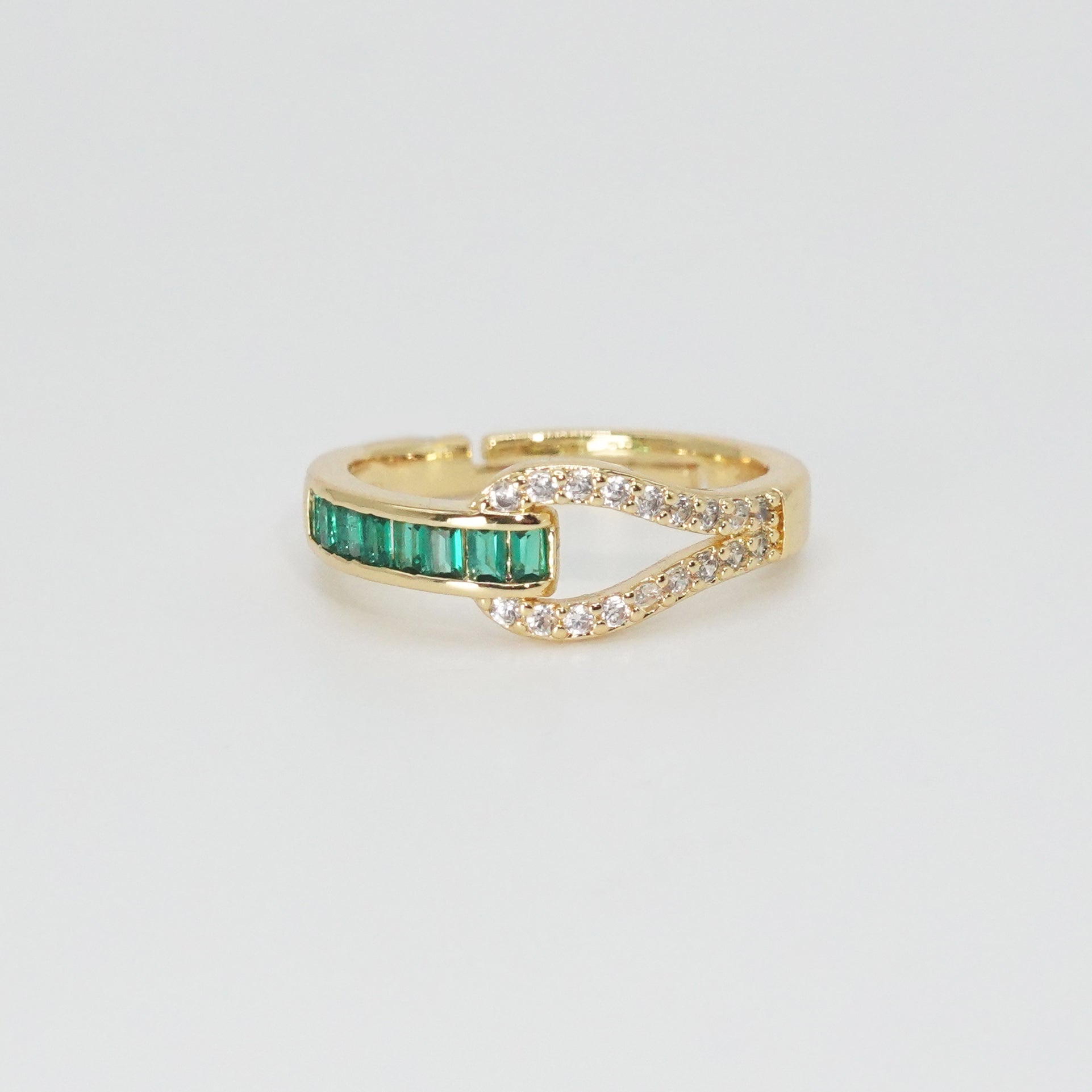Broadway Ring: Sparkling green stones adorn this glamorous piece, epitome of elegance.