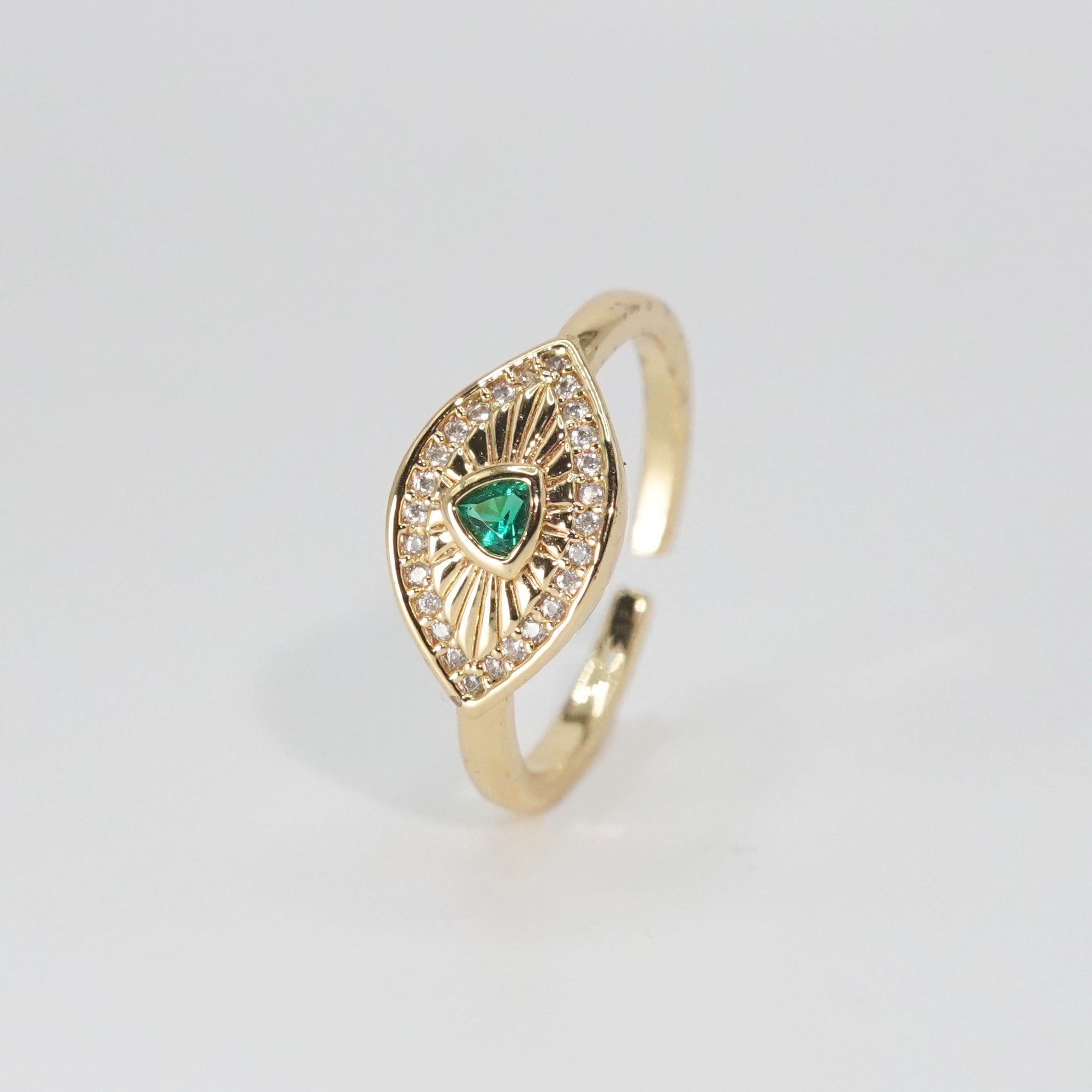 Cliff Ring: Eye-shaped design with a captivating green stone at the center, epitome of mystique.