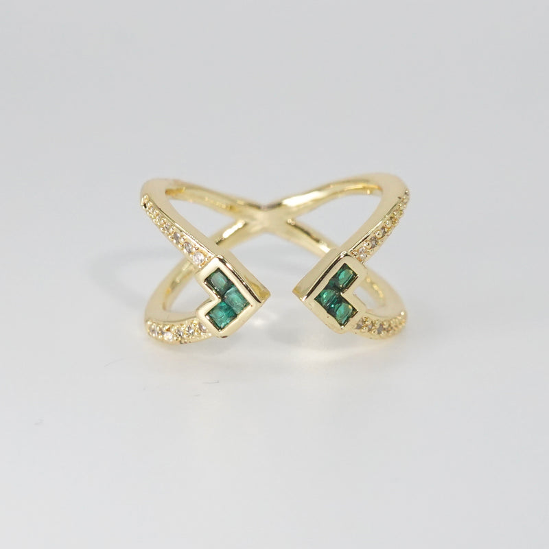Cress Ring: A stunning combination of shiny and green stones, epitome of elegance.