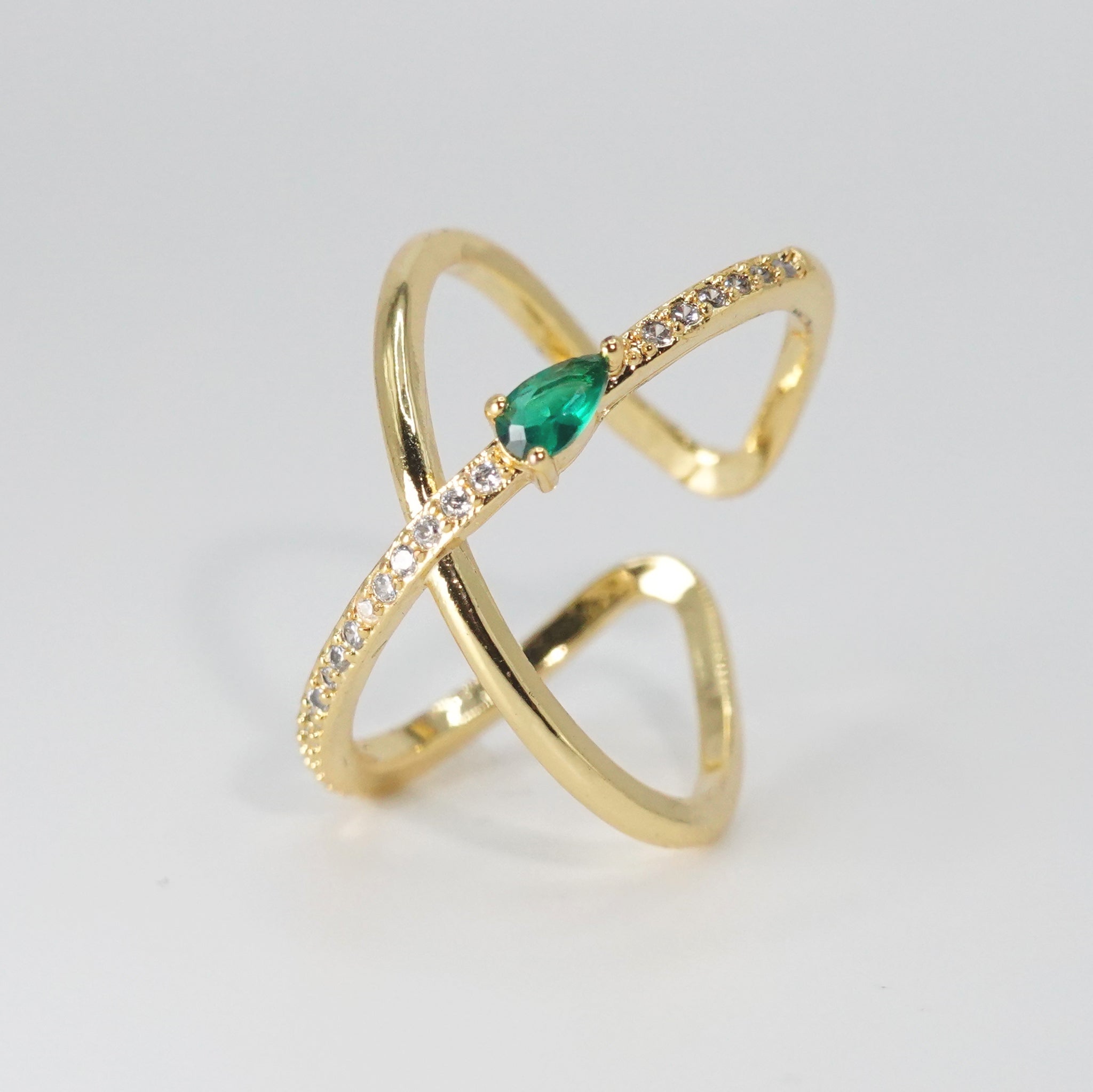 Agate Ring: Cross-shaped design with shiny stones and a prominent green centerpiece, epitome of sophistication.