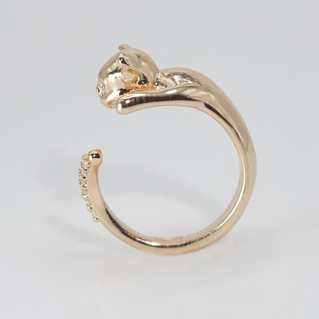  Lindsey Ring: Charming cat figure adorned with sparkling stones, adding whimsy and elegance to your style.