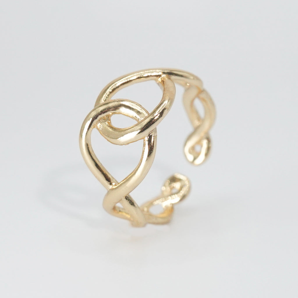 Goldenrod Ring: Radiating timeless elegance with intricate design, a perfect accessory for any occasion.