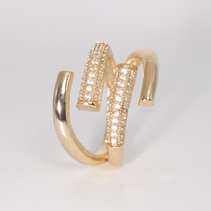  Greenway Ring - Botanical-inspired accessory with organic design and delicate details.