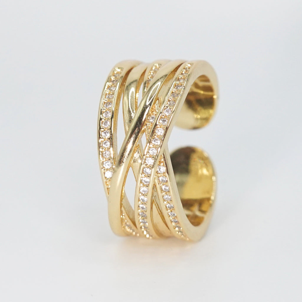 Beverwil Ring - Modern elegance with a touch of glamour in a chic design.