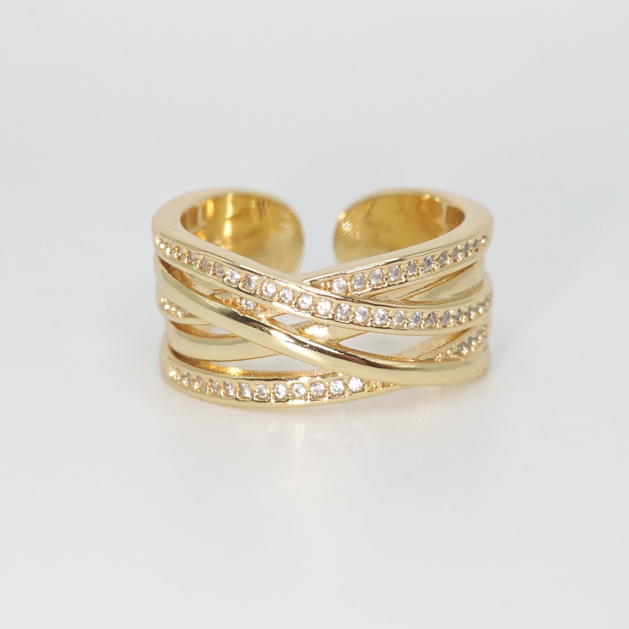 Beverwil Ring - Modern elegance with a touch of glamour in a chic design.