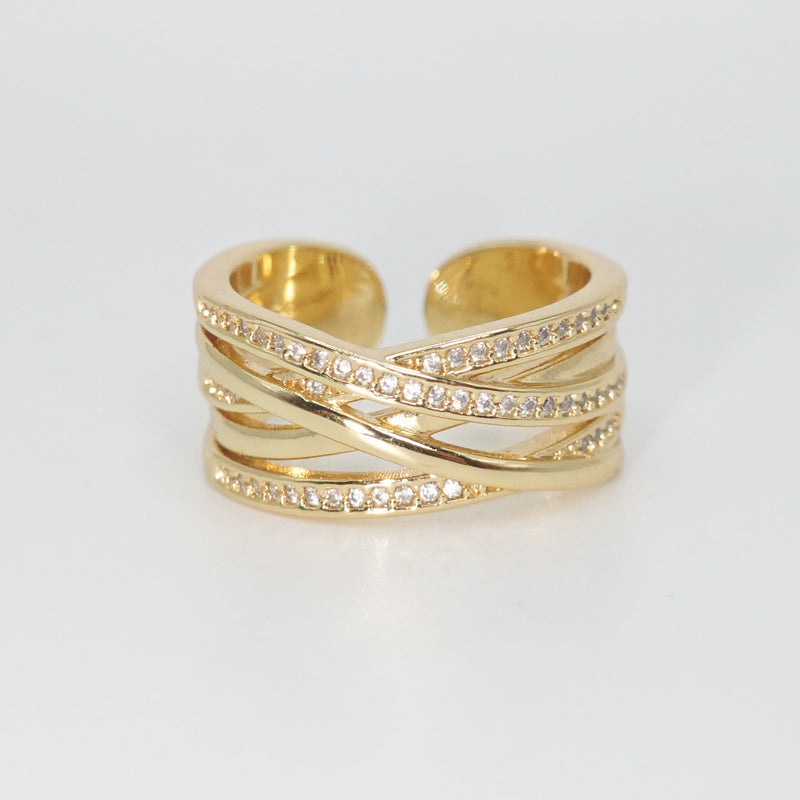 Beverwil Ring - Modern elegance with a touch of glamour in a chic design.