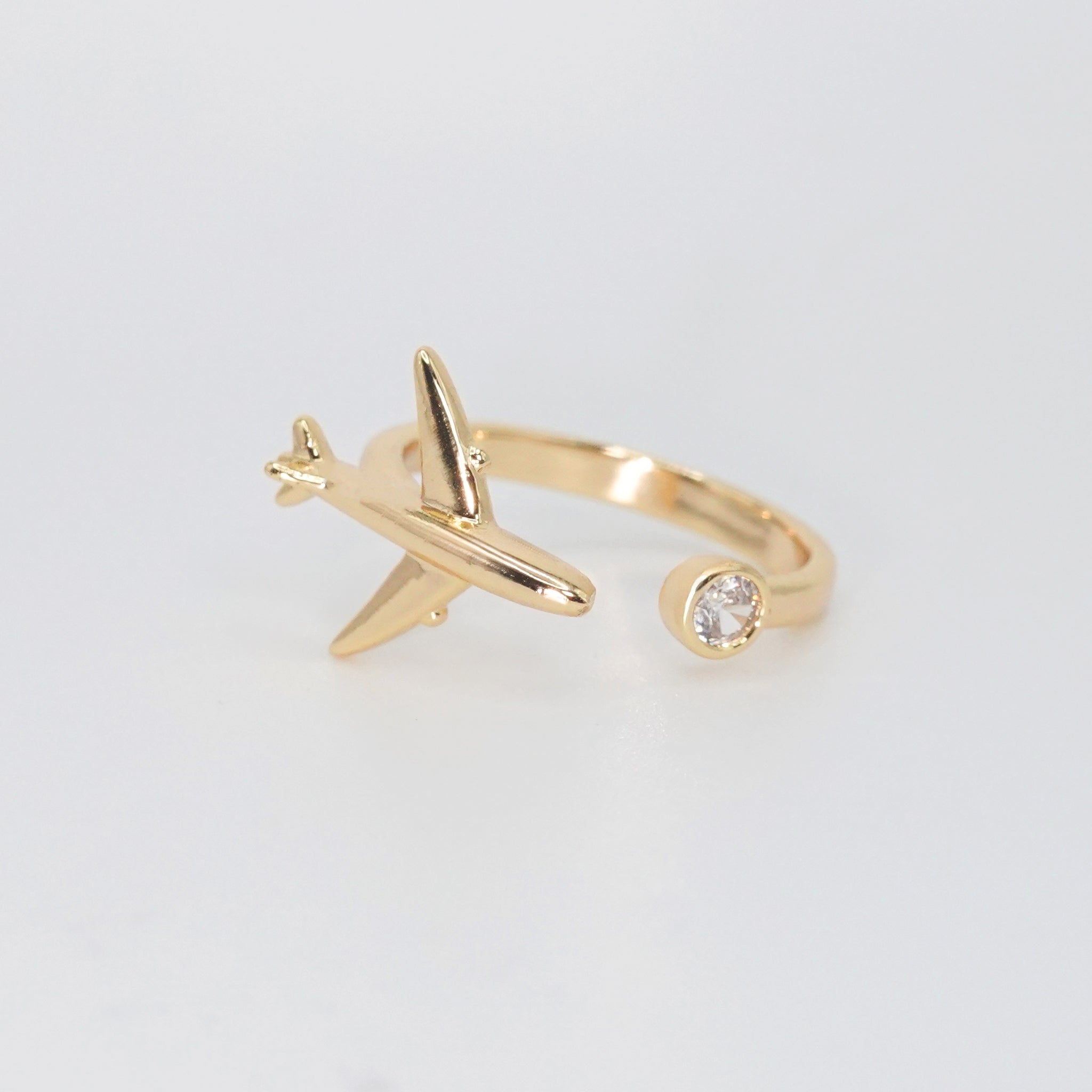 Eden Ring - Sleek aircraft-shaped accessory for a futuristic and elegant look.