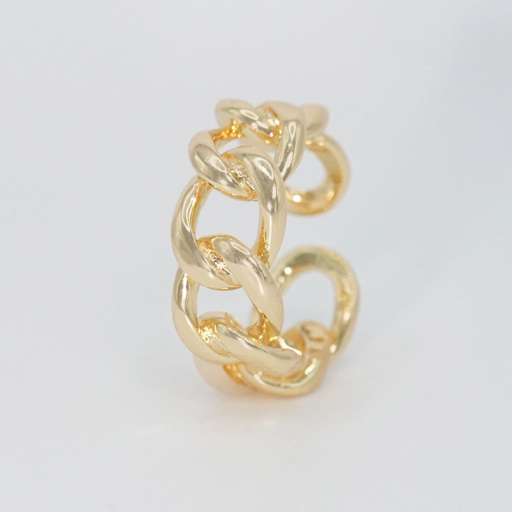 Chautauqua Ring: Sleek chain-shaped design, epitome of minimalist elegance.