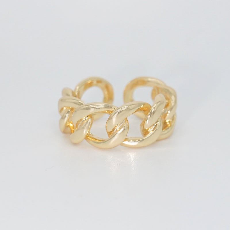 Chautauqua Ring: Sleek chain-shaped design, epitome of minimalist elegance.