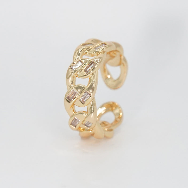 Enchanted Ring: Mesmerizing chain-shaped design adorned with sparkling stones, exuding enchanting beauty.